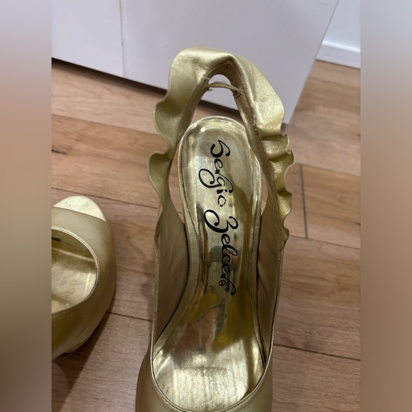 Beautiful gold stilettos with frill detail - Picture 3 of 4